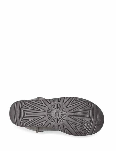 botín ugg classic mini rubber logo gris