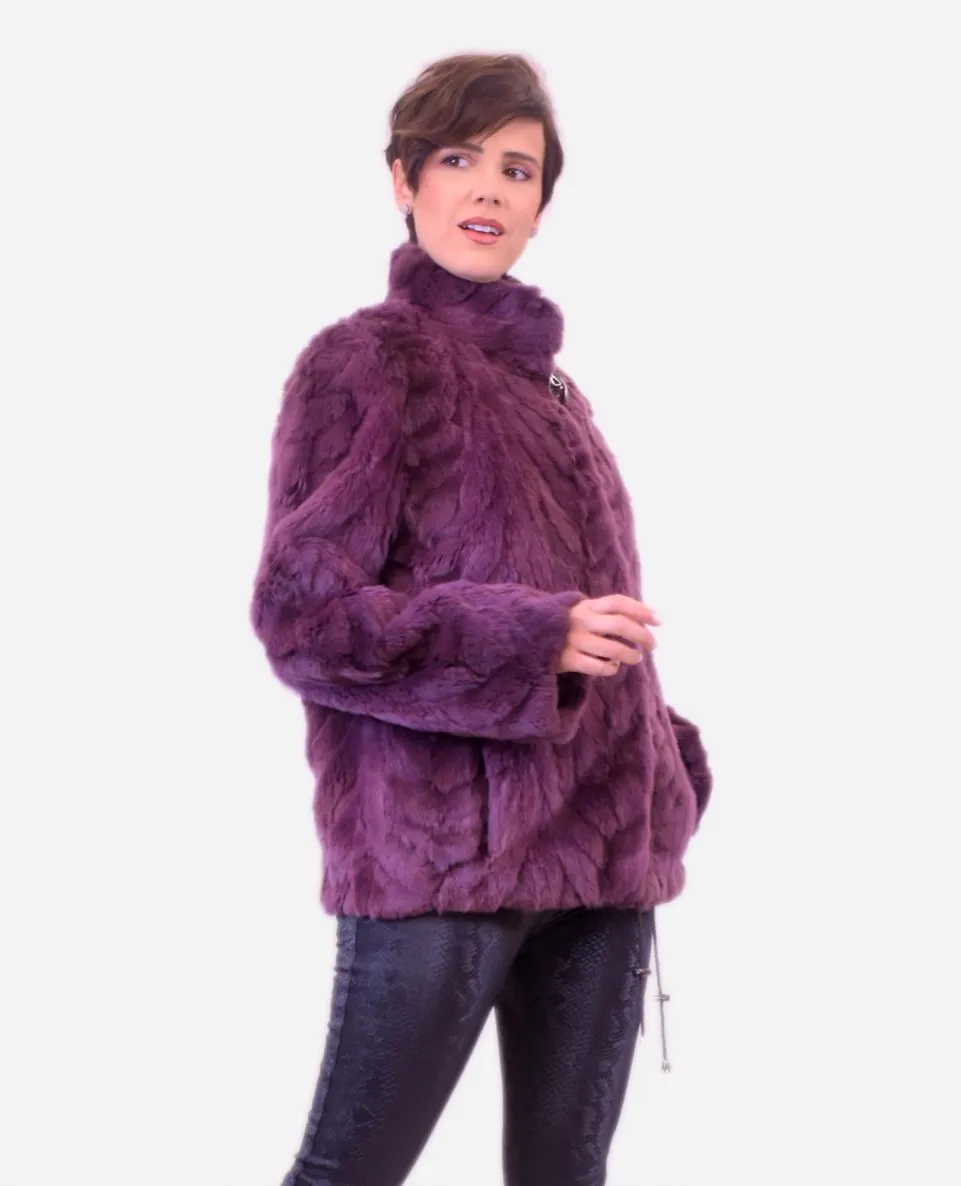 Chaqueta burdeos de pelo de visón con cuello levantado