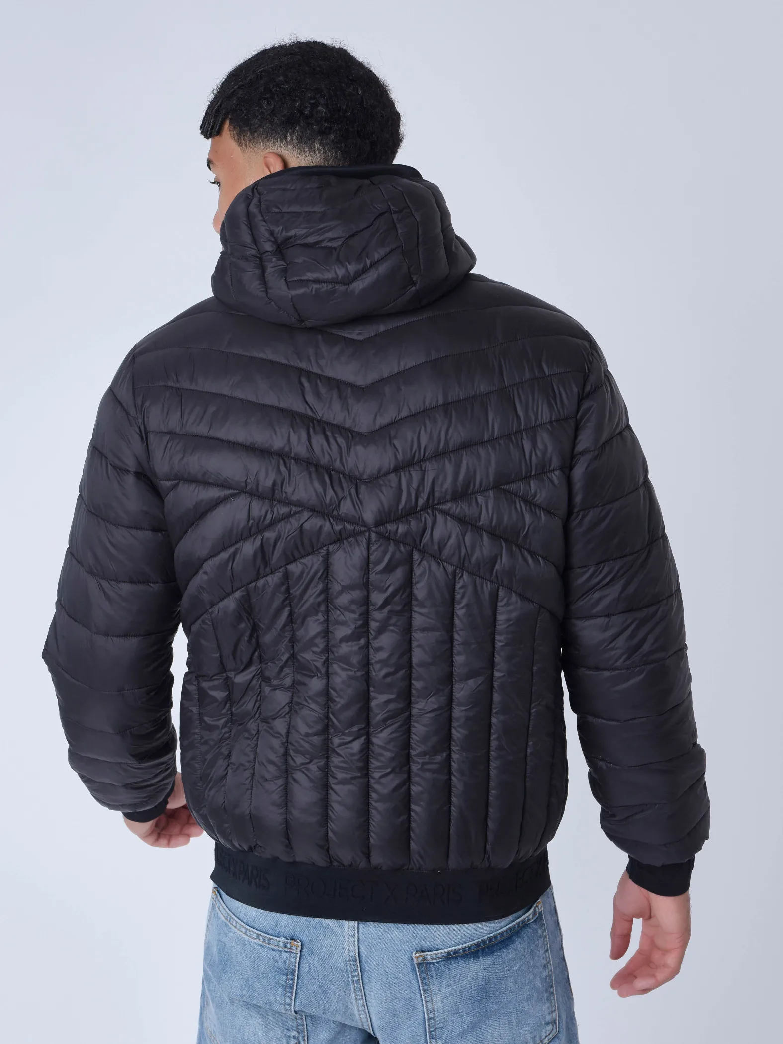 Chaqueta de plumón acolchada geométrica