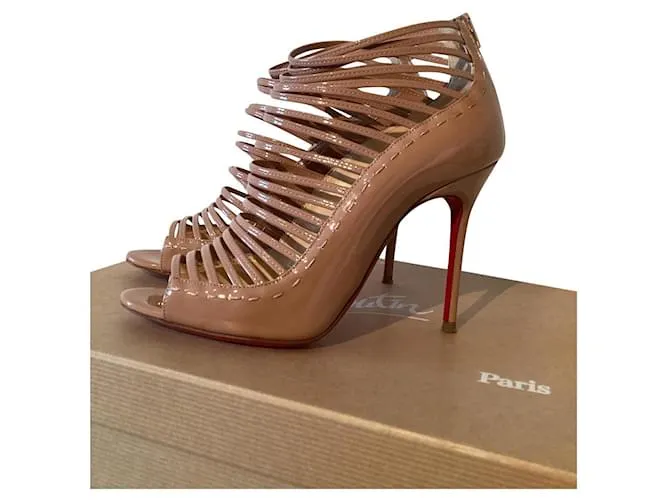 Christian Louboutin Gortika desnuda Beige 