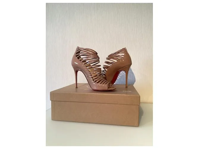 Christian Louboutin Gortika desnuda Beige 