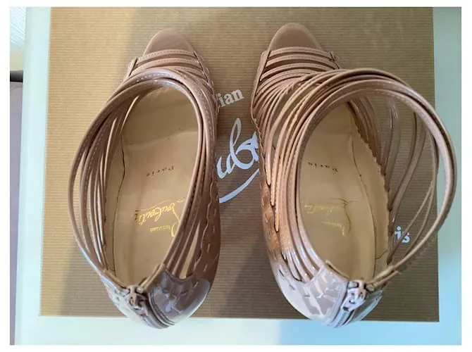 Christian Louboutin Gortika desnuda Beige 