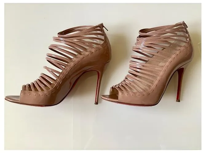 Christian Louboutin Gortika desnuda Beige 