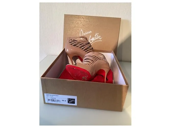 Christian Louboutin Gortika desnuda Beige 