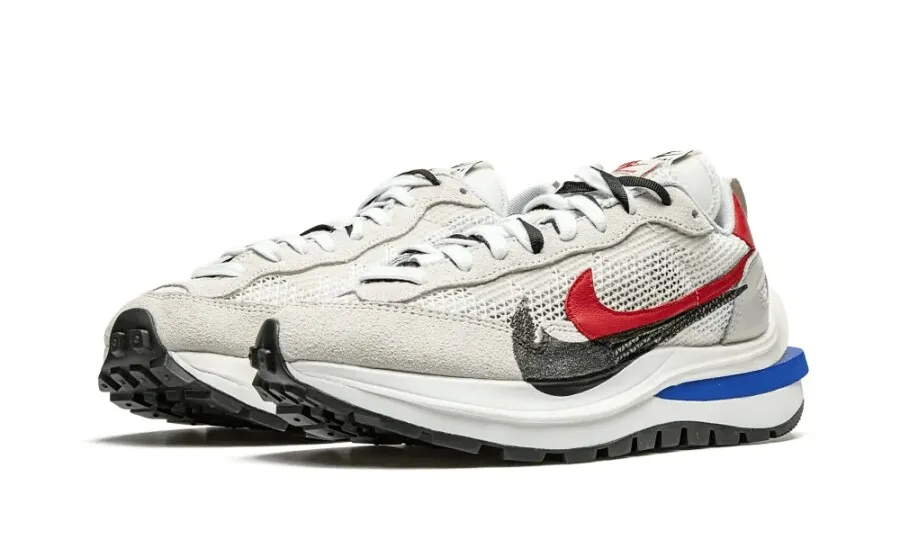 Nike x sacai VaporWaffle Royal Fuchsia