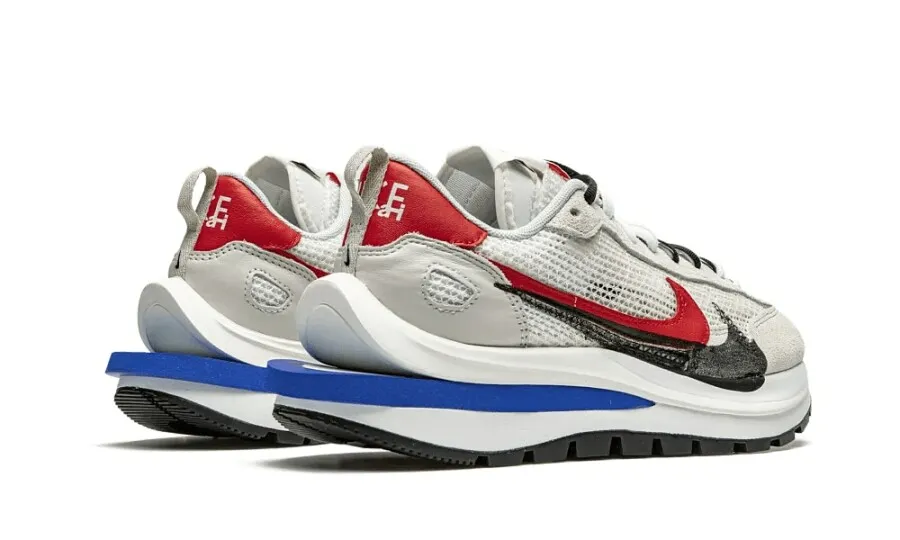 Nike x sacai VaporWaffle Royal Fuchsia