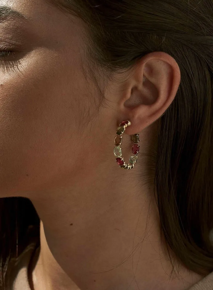 Pendientes aros con piedras formados por gemas en tonos cálidos