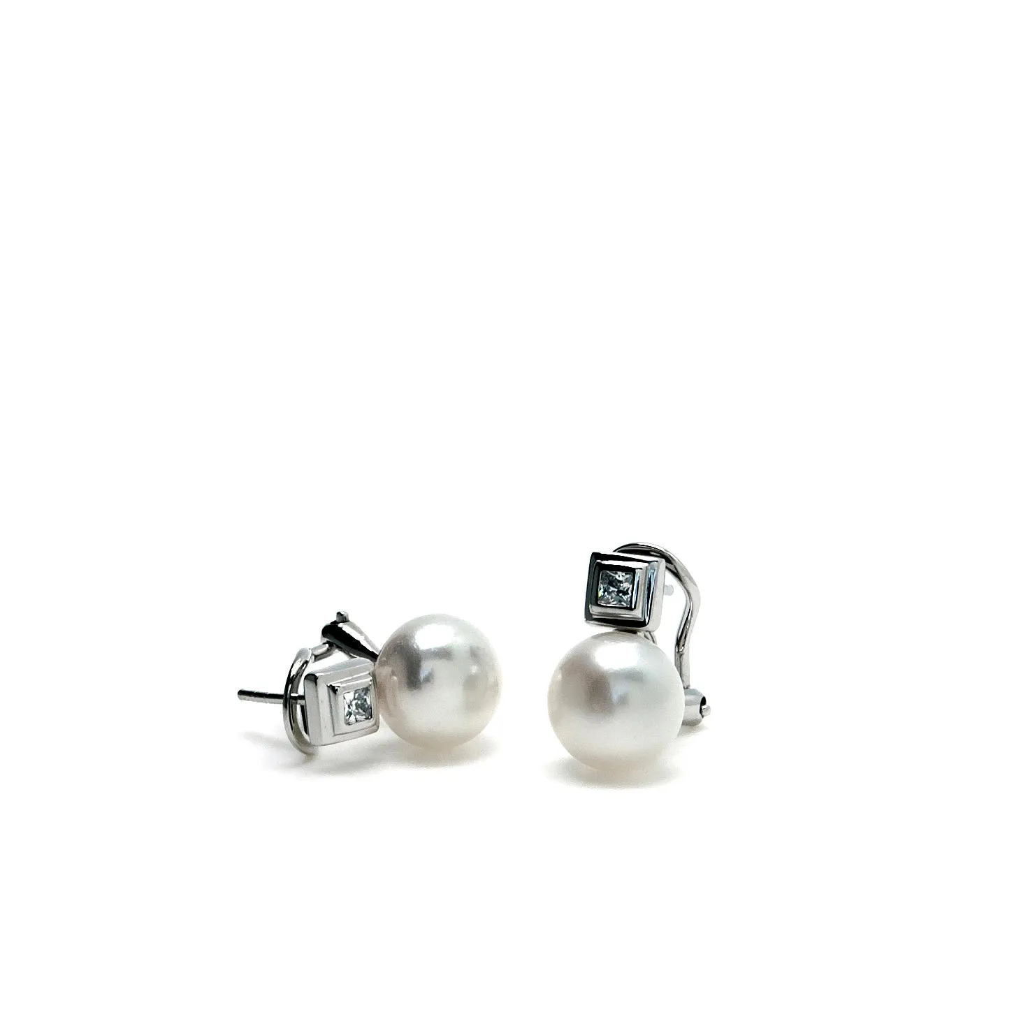 Pendientes perlas de plata estilo tu y yo con detalle cuadrado de circonita