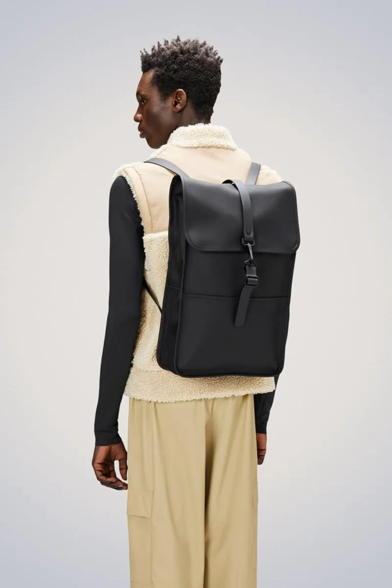 RAINS MOCHILA BUCKLE NEGRA