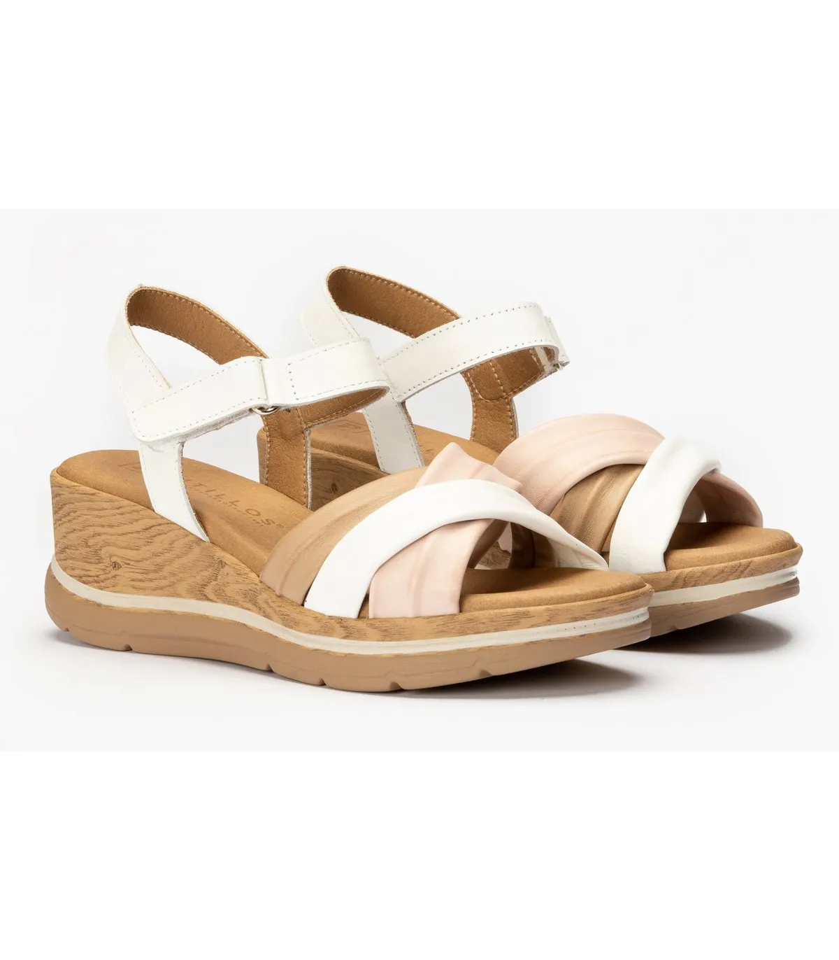 Sandalia con tiras en nude, blanco y taupe de cuña alta