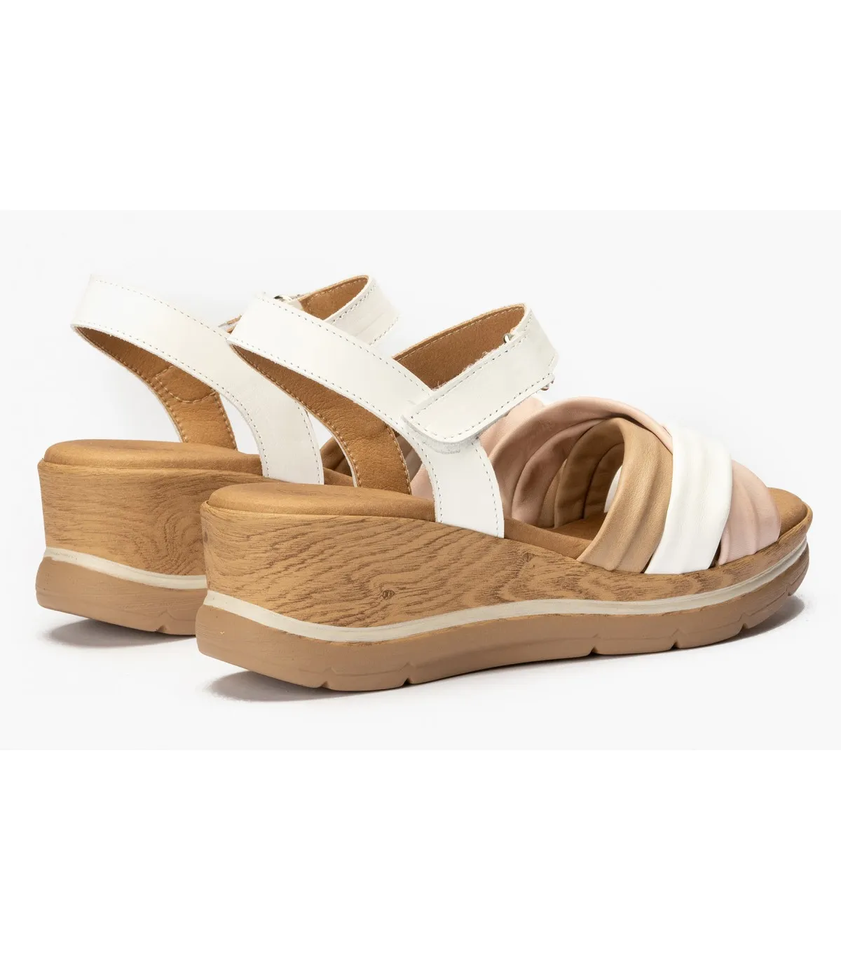 Sandalia con tiras en nude, blanco y taupe de cuña alta
