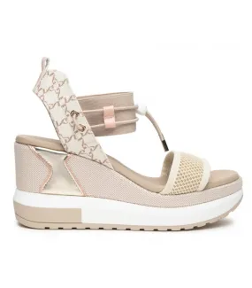 Sandalia cuña beige cómoda