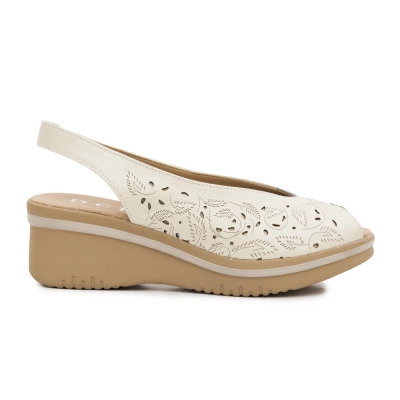 Sandalia cuña charol beige D’chicas